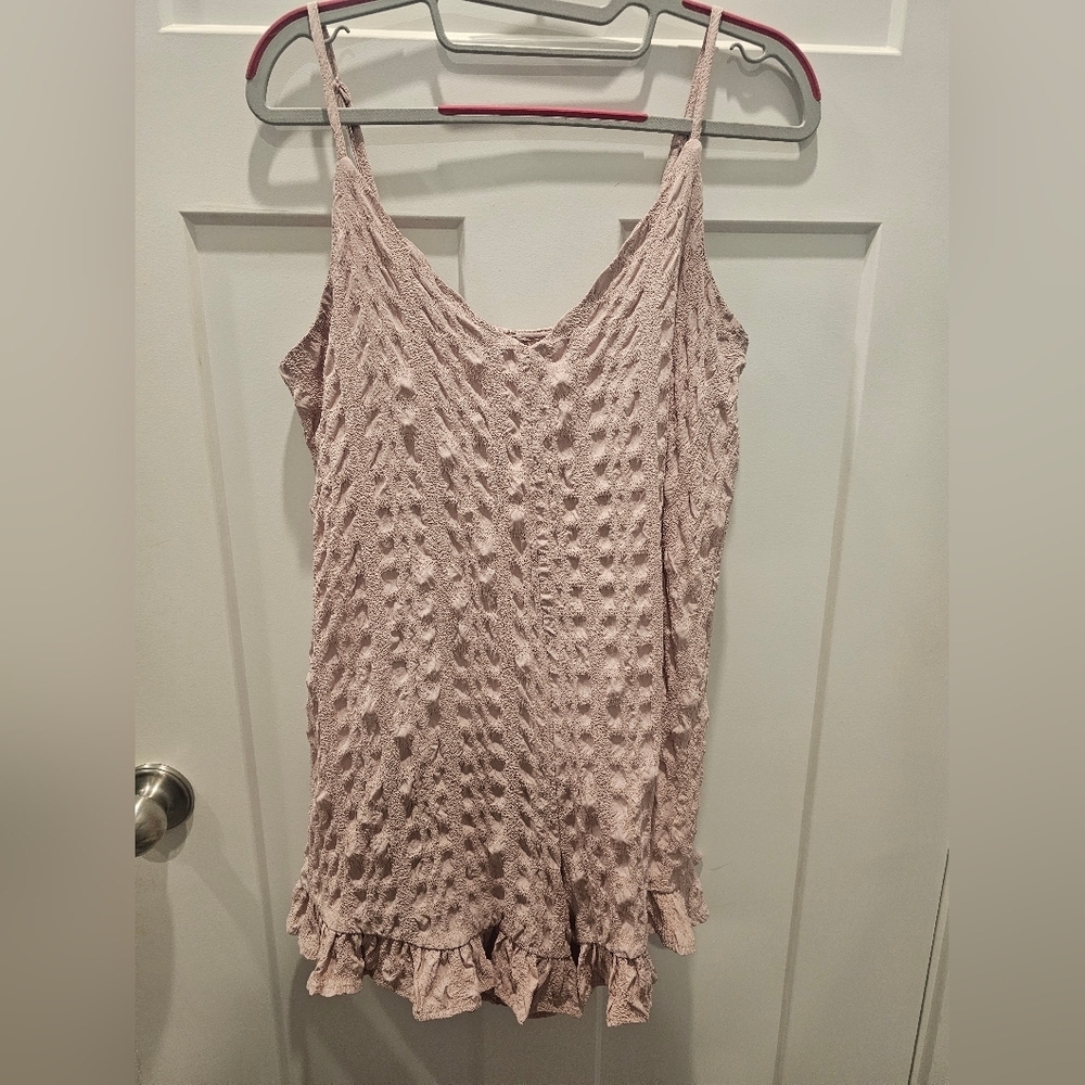 ASOS DESIGN Pink Textured Romper Women’s Size 4 Ruffle Hem Spaghetti Strap